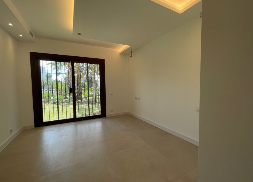 Resale - Apartment - Ground Floor Apartment - Marbella - Nueva Andalucia