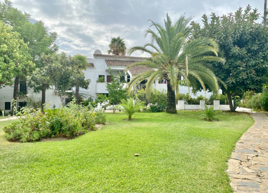 Resale - Apartment - Ground Floor Apartment - Marbella - Nueva Andalucia