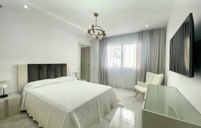 Resale - Apartment - Middle Floor Apartment - Marbella - Puerto Banús