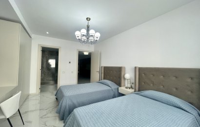 Resale - Apartment - Middle Floor Apartment - Marbella - Puerto Banús