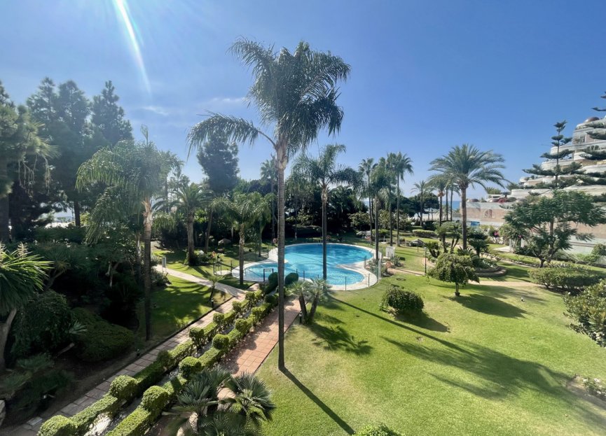 Resale - Apartment - Middle Floor Apartment - Marbella - Puerto Banús