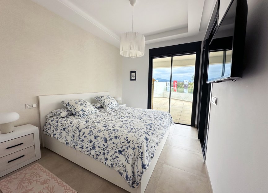 Resale - Apartment - Middle Floor Apartment - Estepona - Estepona Centro