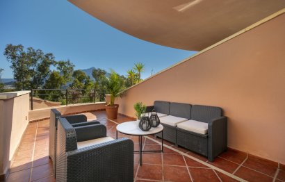 Resale - Apartment - Middle Floor Apartment - Marbella - Nueva Andalucia