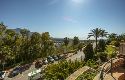 Resale - Apartment - Middle Floor Apartment - Marbella - Nueva Andalucia