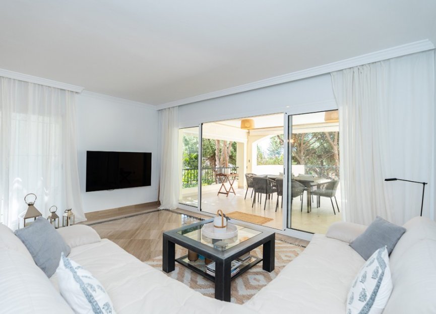 Resale - Apartment - Middle Floor Apartment - Marbella - Elviria