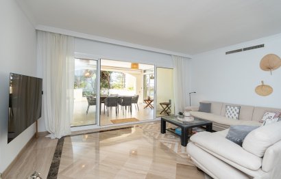 Resale - Apartment - Middle Floor Apartment - Marbella - Elviria