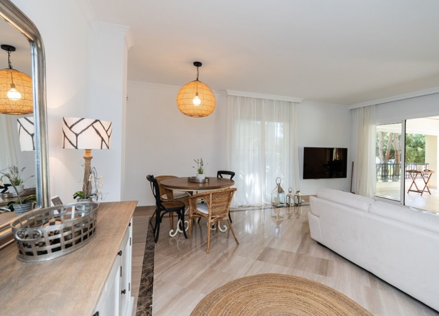 Resale - Apartment - Middle Floor Apartment - Marbella - Elviria