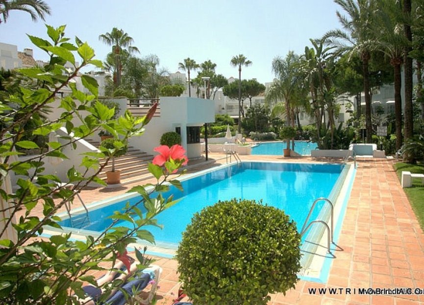 Resale - Apartment - Ground Floor Apartment - Marbella - Elviria