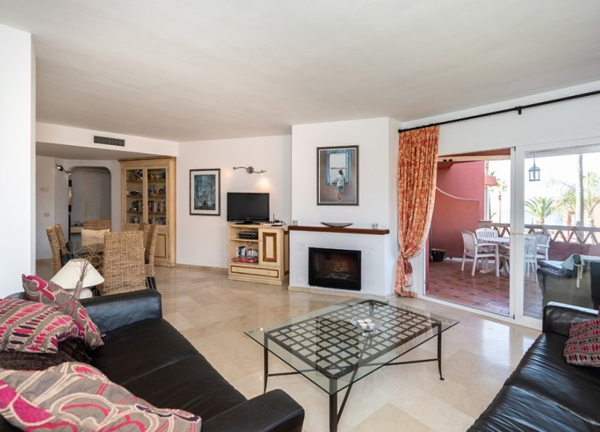 Resale - Apartment - Middle Floor Apartment - Marbella - Elviria