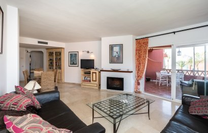 Resale - Apartment - Middle Floor Apartment - Marbella - Elviria