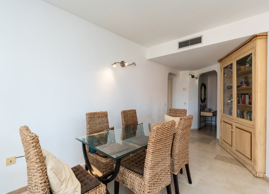 Resale - Apartment - Middle Floor Apartment - Marbella - Elviria