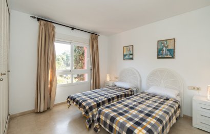 Resale - Apartment - Middle Floor Apartment - Marbella - Elviria