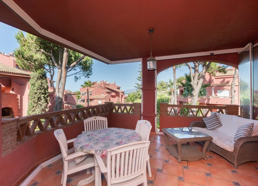 Resale - Apartment - Middle Floor Apartment - Marbella - Elviria