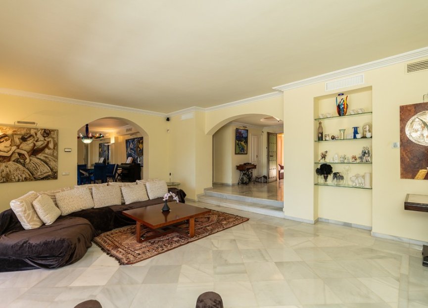 Resale - House - Detached Villa - Marbella - Elviria