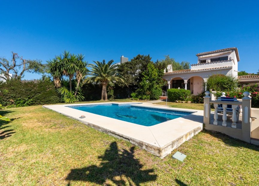 Resale - House - Detached Villa - Marbella - Marbesa