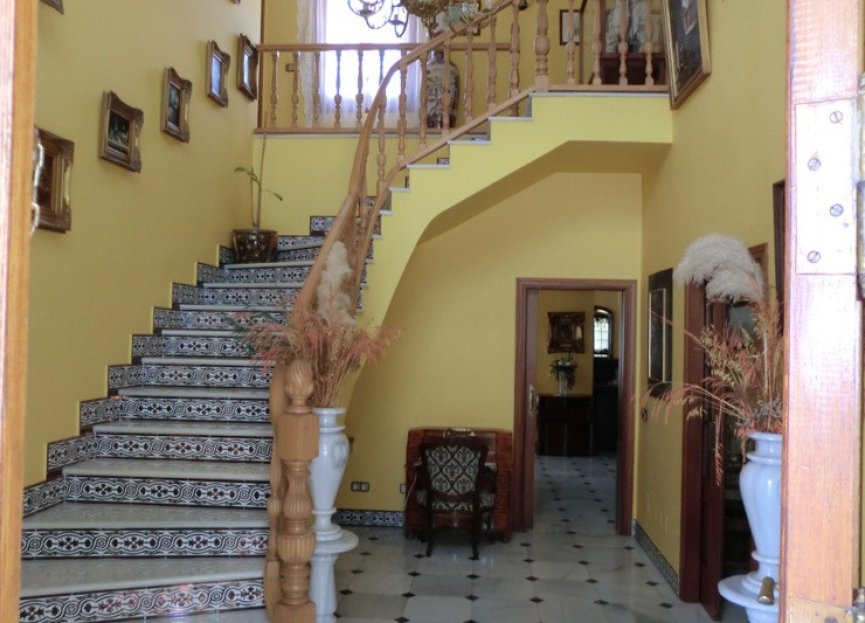 Resale - House - Detached Villa - Estepona - Estepona Centro