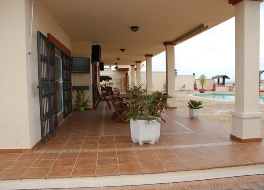 Resale - House - Bungalow - Estepona - Estepona Centro