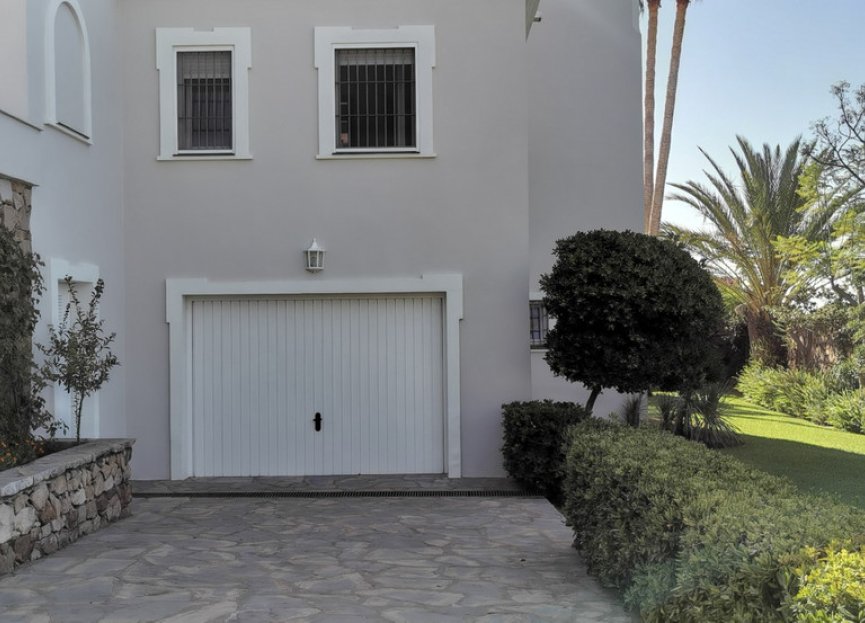 Resale - House - Detached Villa - Estepona - Estepona Centro