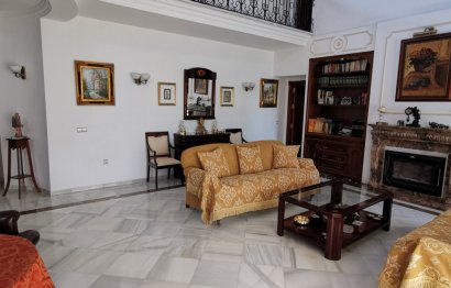 Resale - House - Detached Villa - Estepona - Estepona Centro