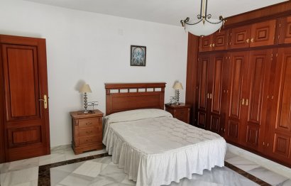 Resale - House - Detached Villa - Estepona - Estepona Centro