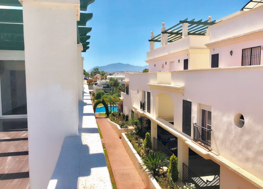 Resale - Apartment - Middle Floor Apartment - Marbella - Nueva Andalucia