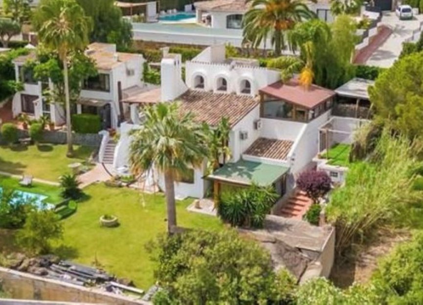 Resale - House - Detached Villa - Marbella - Nueva Andalucia