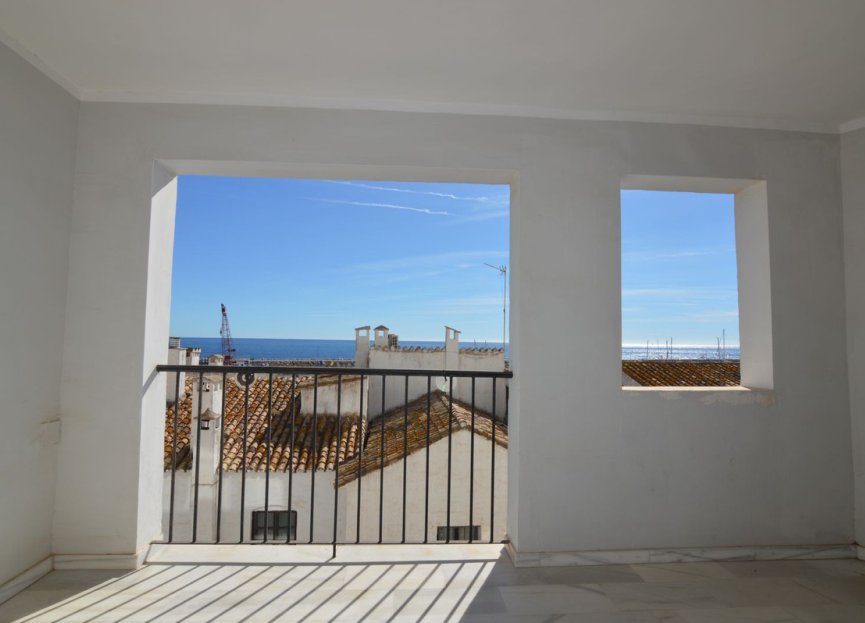 Resale - Apartment - Middle Floor Apartment - Marbella - Puerto Banús