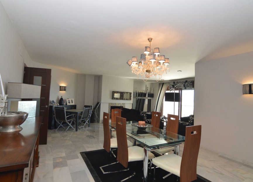 Resale - Apartment - Middle Floor Apartment - Marbella - Puerto Banús