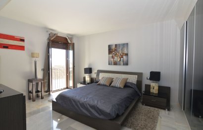 Resale - Apartment - Middle Floor Apartment - Marbella - Puerto Banús