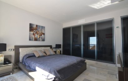 Resale - Apartment - Middle Floor Apartment - Marbella - Puerto Banús