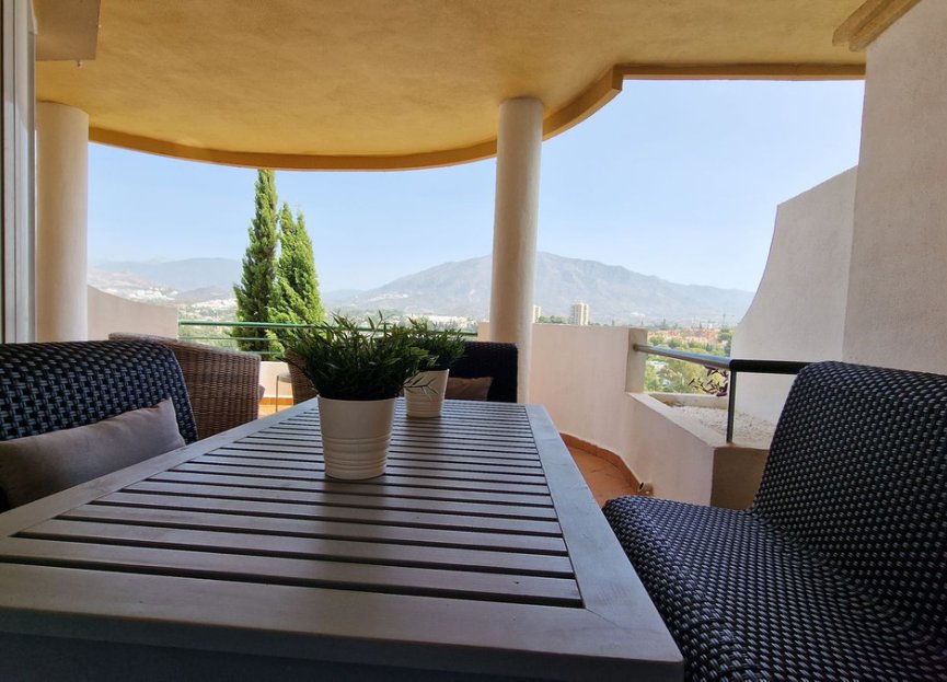 Resale - Apartment - Middle Floor Apartment - Marbella - Nueva Andalucia