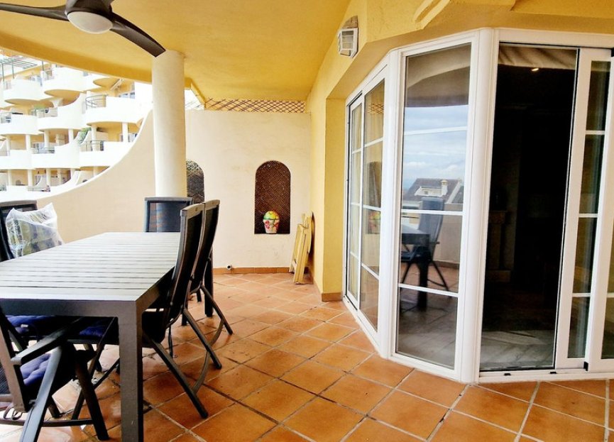 Resale - Apartment - Middle Floor Apartment - Marbella - Nueva Andalucia