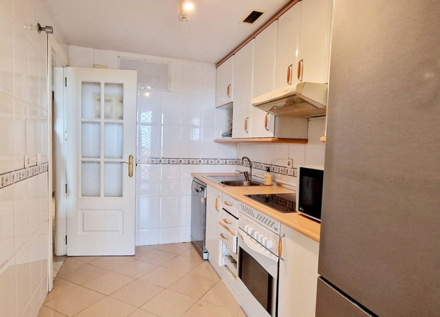 Resale - Apartment - Middle Floor Apartment - Marbella - Nueva Andalucia