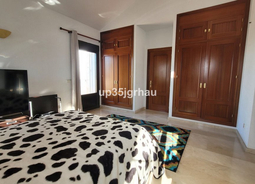 Resale - House - Detached Villa - Estepona - Bel Air