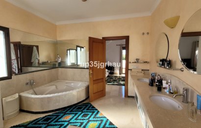 Resale - House - Detached Villa - Estepona - Bel Air