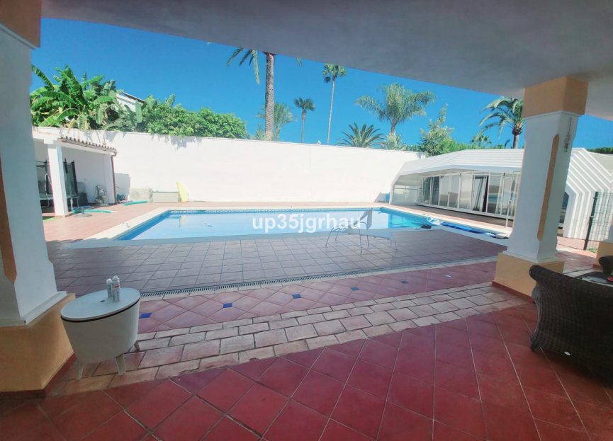 Resale - House - Detached Villa - Estepona - Bel Air