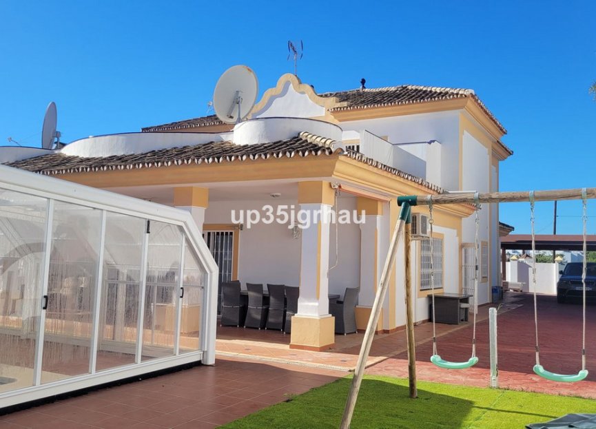 Resale - House - Detached Villa - Estepona - Bel Air