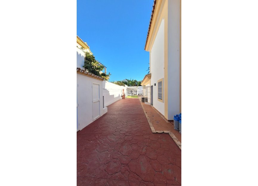 Resale - House - Detached Villa - Estepona - Bel Air