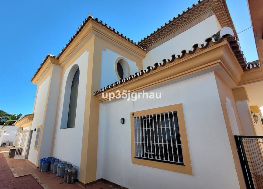 Resale - House - Detached Villa - Estepona - Bel Air