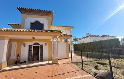 Resale - House - Detached Villa - Estepona - Bel Air