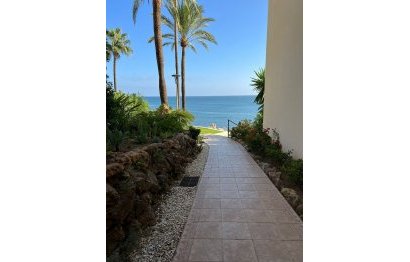 Resale - Apartment - Middle Floor Apartment - Estepona - Estepona Centro