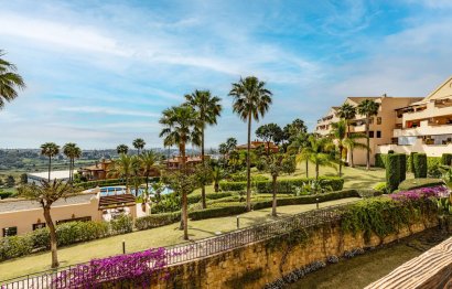 Resale - Apartment - Middle Floor Apartment - Estepona - Atalaya