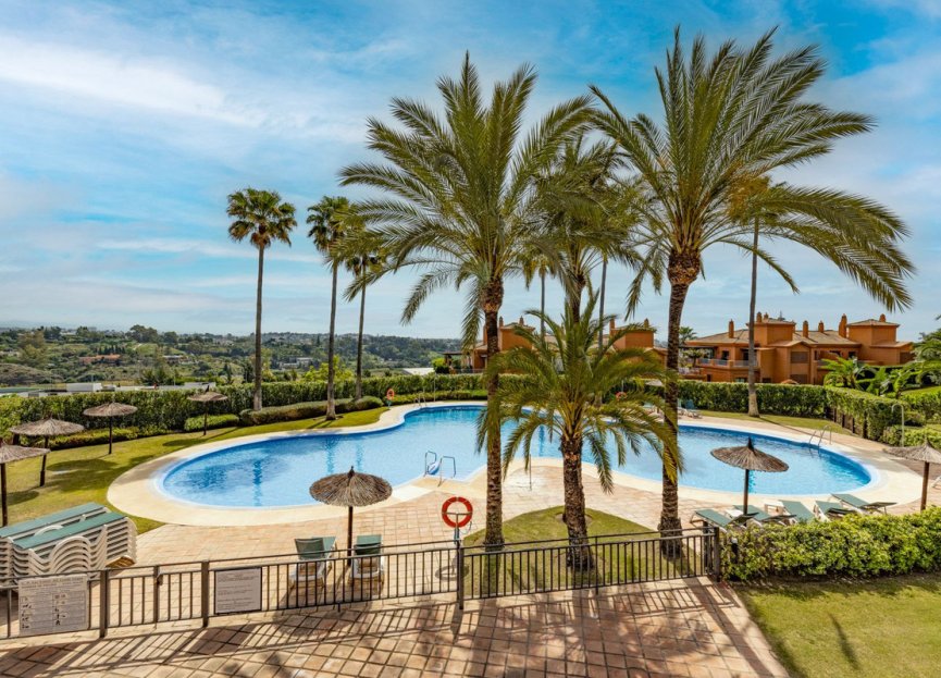 Resale - Apartment - Middle Floor Apartment - Estepona - Atalaya