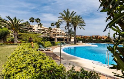 Resale - Apartment - Middle Floor Apartment - Estepona - Atalaya