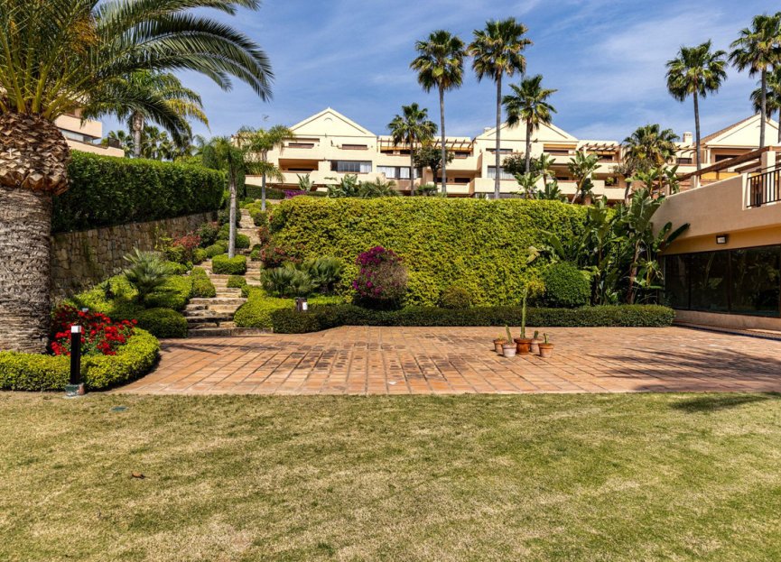 Resale - Apartment - Middle Floor Apartment - Estepona - Atalaya