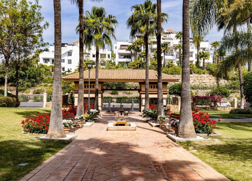 Resale - Apartment - Middle Floor Apartment - Estepona - Atalaya