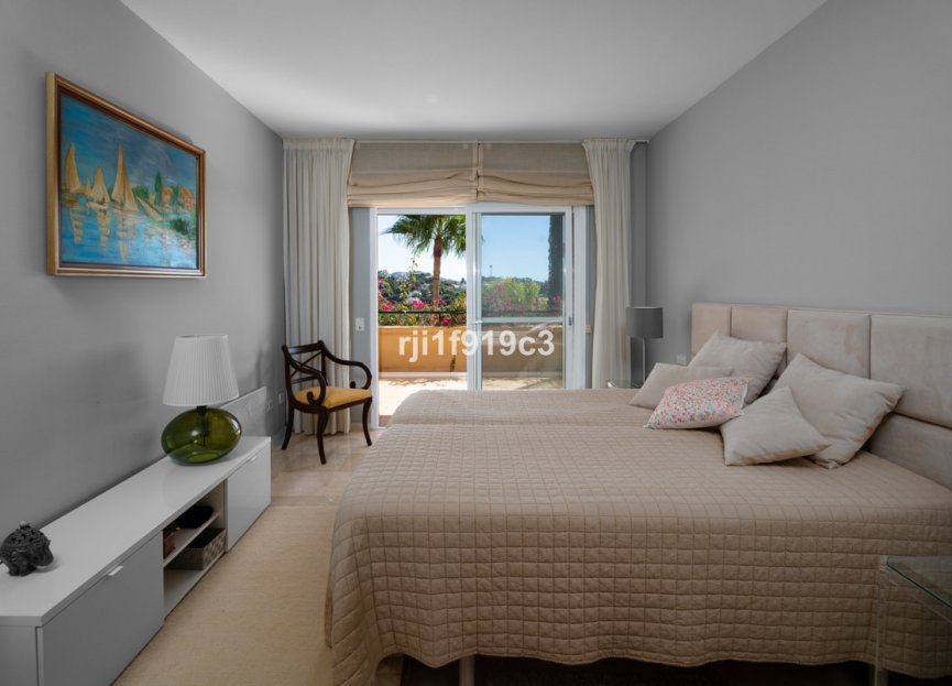 Resale - Apartment - Ground Floor Apartment - Marbella - Elviria