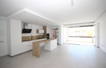 Resale - Apartment - Middle Floor Apartment - Marbella - Elviria