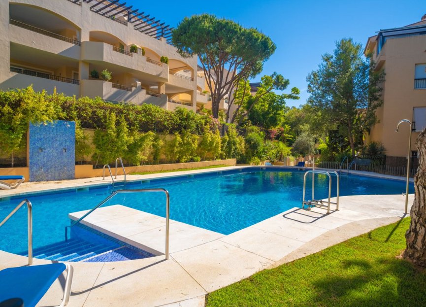 Resale - Apartment - Middle Floor Apartment - Marbella - Elviria