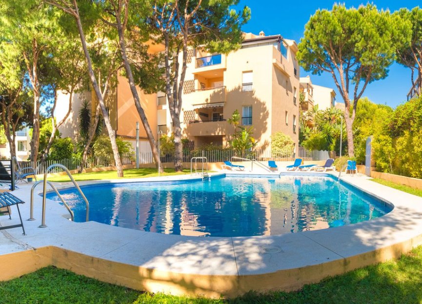 Resale - Apartment - Middle Floor Apartment - Marbella - Elviria